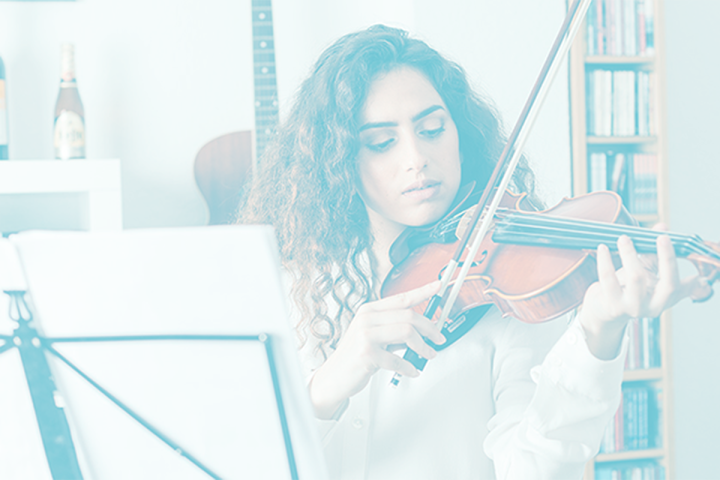 Bild-Frau-spielt-Geige
